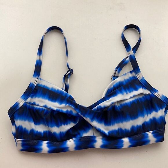 Athleta blue and white tie-dye twist front bikini top size 34B/CM - Picture 2 of 6